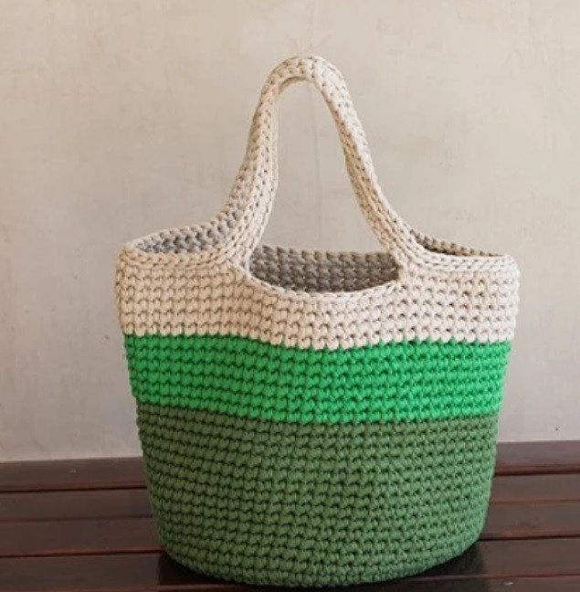 Helping our users. ​Big Crochet Tote.