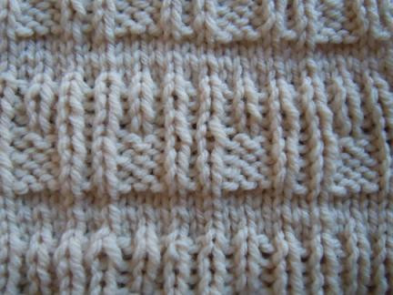 ​Knit Stripes Pillar Pattern