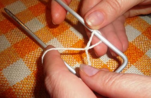 One Stitch Pattern on "U" Piece of Wire One Stitch Pattern on "U" Piece of Wire