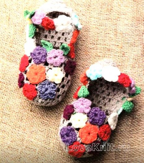 ​Crochet Slippers with Flowers