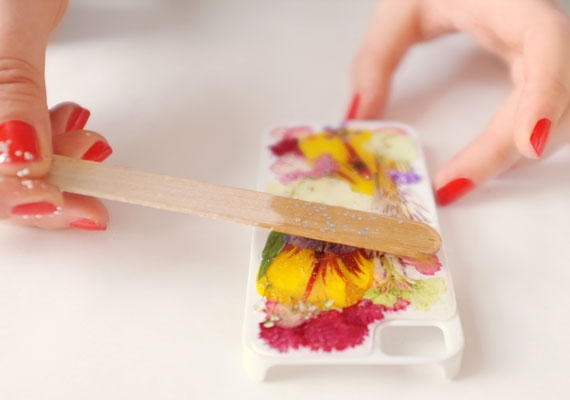 ​Hand-made Phone Case With Pressed Flowers