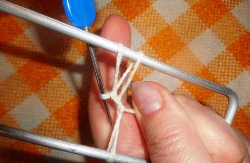 One Stitch Pattern on "U" Piece of Wire One Stitch Pattern on "U" Piece of Wire