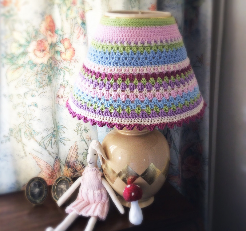 Crochet lampshade