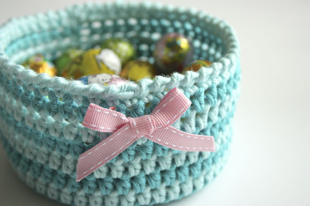 Simple crochet basket