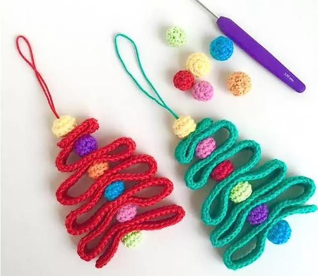 Crochet Christmas Trees with Pompoms