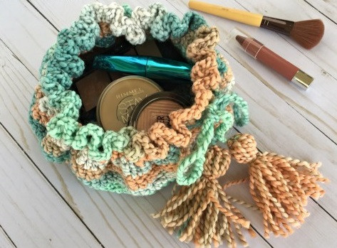 Crochet beauty bag