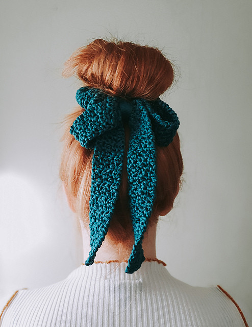 Crochet bow hair tie