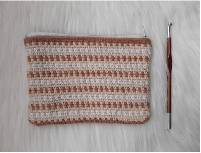 Crochet zipper pouch