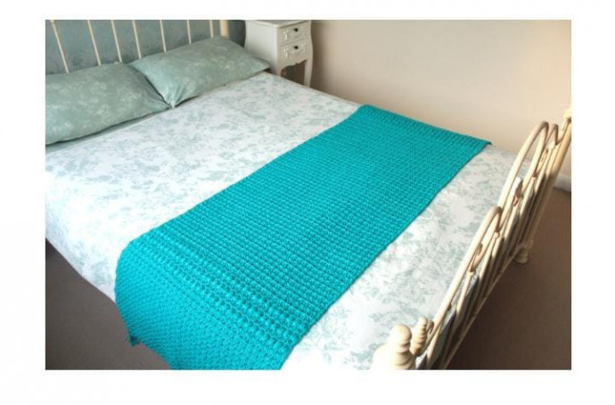 Crochet bed runner