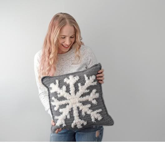 SNUGGLY SNOWFLAKE PILLOW CROCHET PATTERN