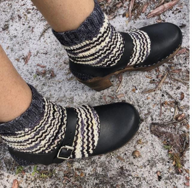 How to Create Vintage Waves Socks: A Cozy Crochet Pattern for Winter How to Create Vintage Waves Socks: A Cozy Crochet Pattern for Winter