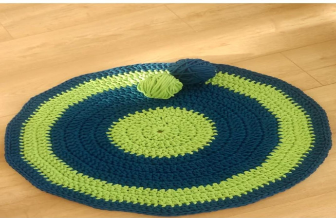 Circular crochet rug