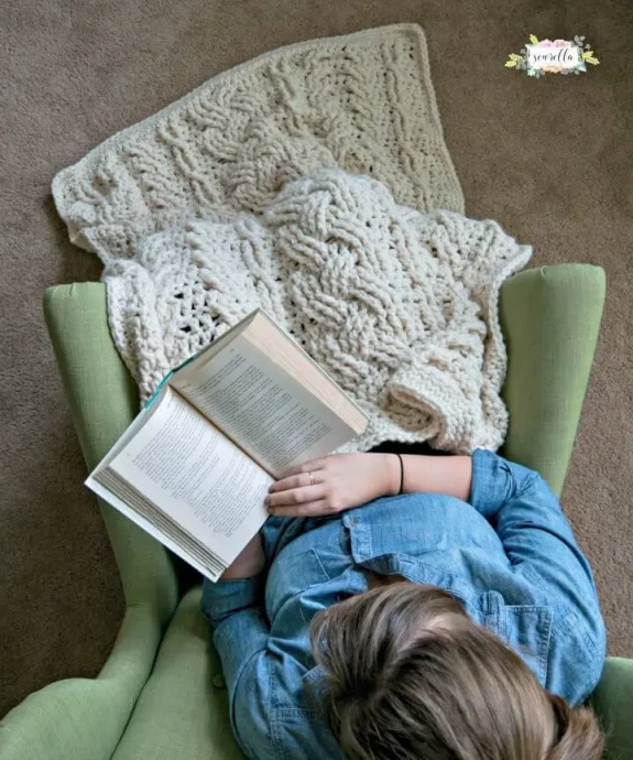 Discover the Timeless Beauty of a Crocheted Heirloom Throw for Your Family Discover the Timeless Beauty of a Crocheted Heirloom Throw for Your Family