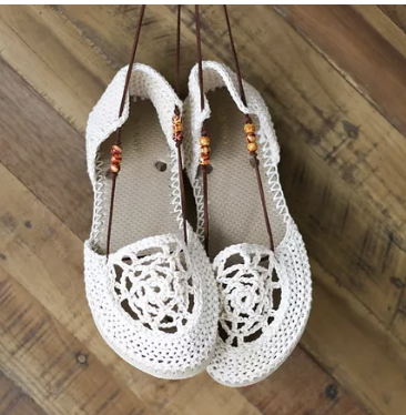 Create Stylish Shoes from Old Flip-Flops with a Unique Crochet Pattern Create Stylish Shoes from Old Flip-Flops with a Unique Crochet Pattern