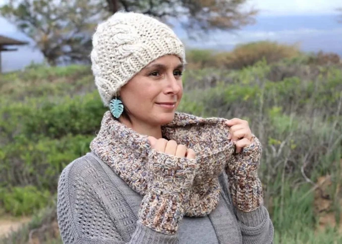 \Wrist Warmer and Cowl Crochet Patterns