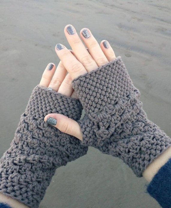 Chunky Fingerless Gloves – Free Crochet Pattern