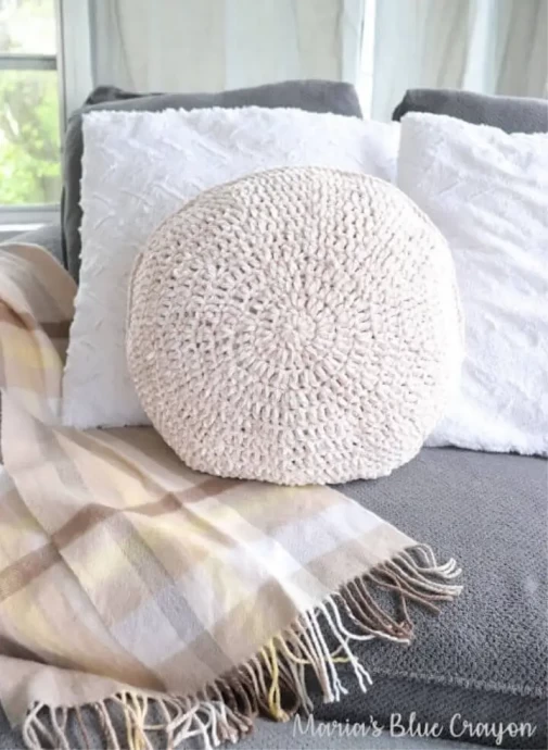 Create Cozy Living Room Accents with Hand Crocheted Velvet Circular Pillows Create Cozy Living Room Accents with Hand Crocheted Velvet Circular Pillows