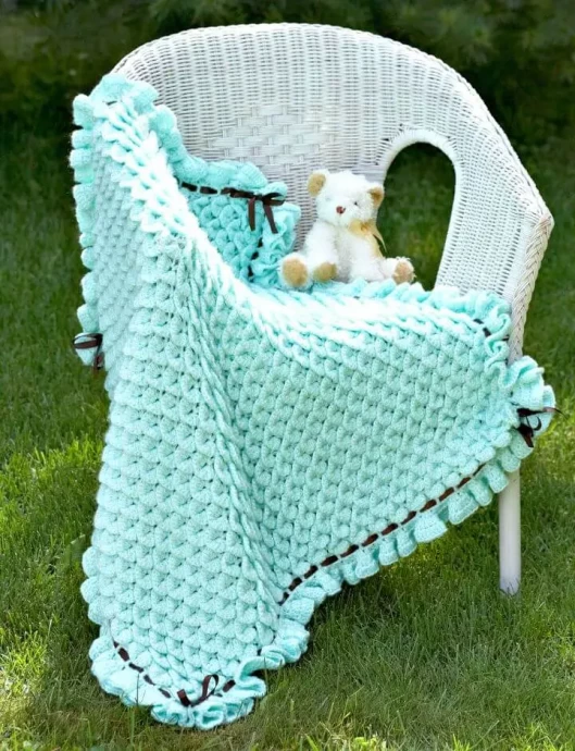 Stunning Crocodile Blanket Pattern with Ribbon Edges and Ruffled Edges for Your Winter Collection Stunning Crocodile Blanket Pattern with Ribbon Edges and Ruffled Edges for Your Winter Collection