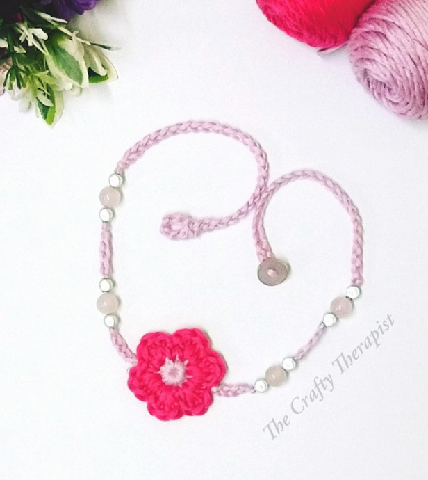 Create a Beautiful Floral Crochet Necklace for Spring Fashion with Simple Materials Create a Beautiful Floral Crochet Necklace for Spring Fashion with Simple Materials