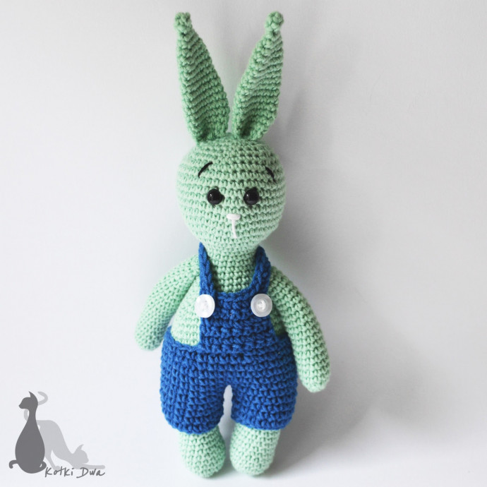 Create Your Own Adorable Crochet Minty the Rabbit: A Step-by-Step Amigurumi Guide