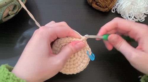 Craft Your Own Crochet Adorable Sloth Plant Holder &ndash; A Fun DIY Guide