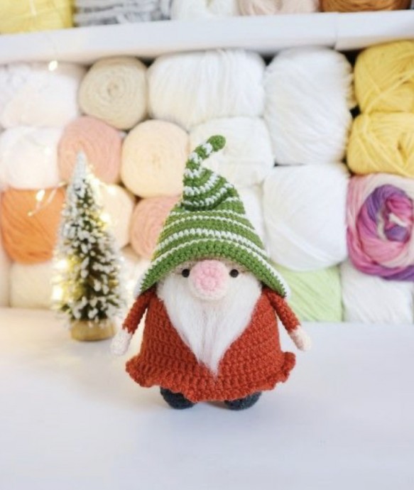 Crochet Amigurumi Christmas Gnome (Free Pattern)
