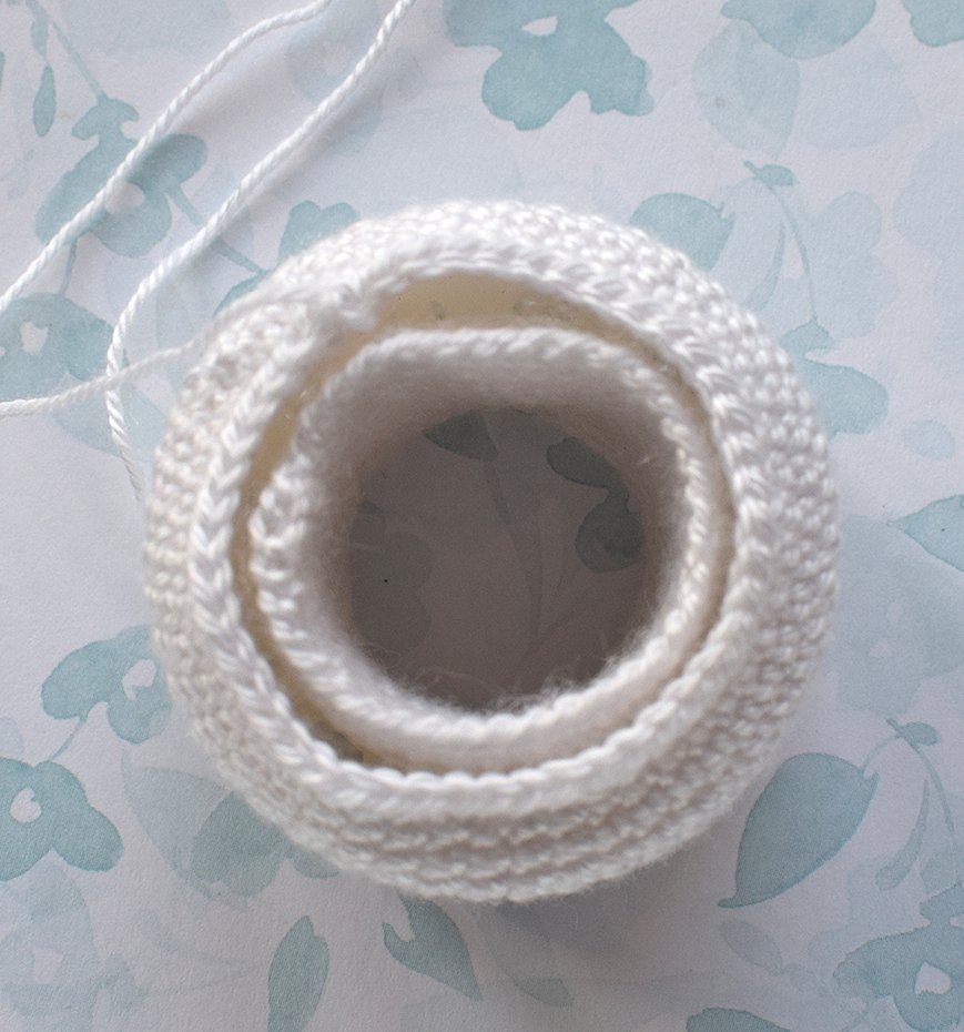 Create Your Own Crochet Easter Bunny Napkin Ring - A Whimsical Table Decor Idea