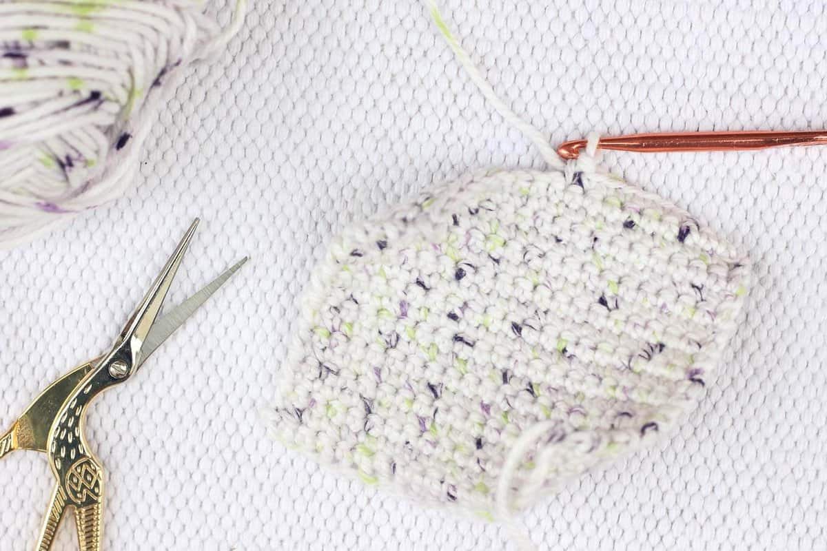 Create Beautiful Crochet Dried Lavender Sachets for Relaxation and Home Décor