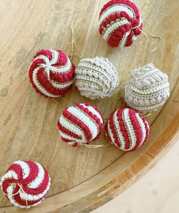 Crochet Christmas Ornament (Free Pattern)