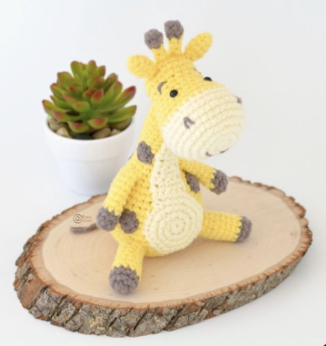Kurt the Giraffe Free Crochet Pattern