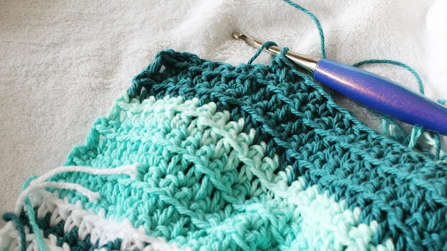 Crochet Knotted Beach Bag: Your Stylish and Functional Summer Essential