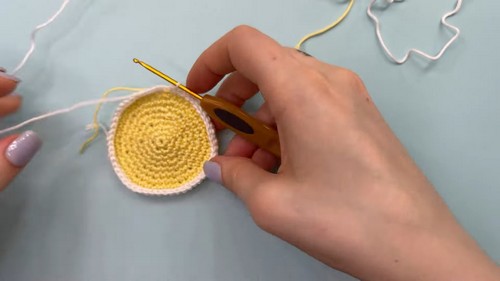 Create Adorable Crochet Lemon Earrings and Keychain for a Pop of Color in Your Accessories