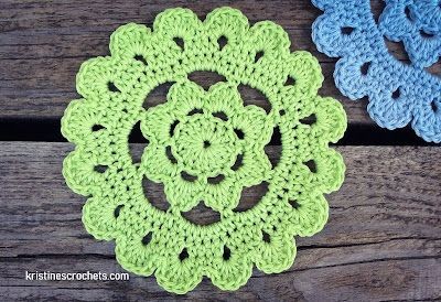 Create Beautiful Crochet Flower Coasters with This Easy Free Pattern Create Beautiful Crochet Flower Coasters with This Easy Free Pattern