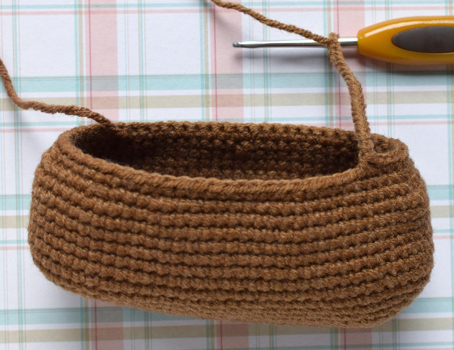 Create Your Own Charming Crochet Dog Waste Bag Holder for Stylish Walks