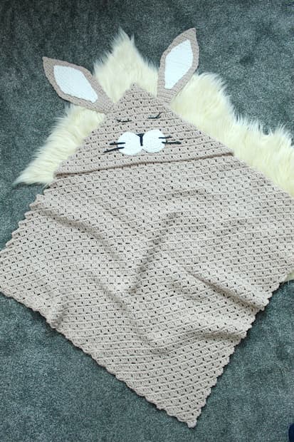 Crochet Hooded Bunny Blanket: A Cozy and Whimsical Project for Crafters of All Levels