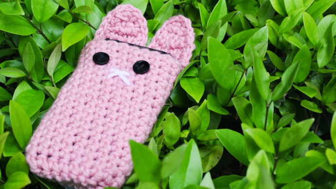 Create Your Own Adorable Crochet Bunny Phone Cozy – A Fun and Unique DIY Project