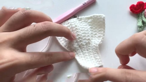 Create Charming Crochet Mini Bouquet Keychains: A Step-by-Step Guide