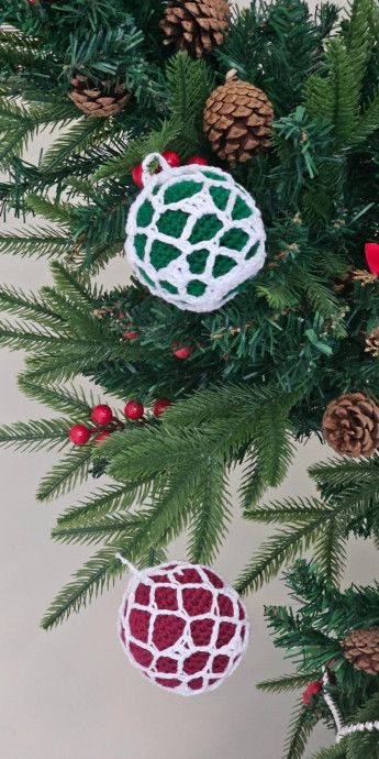 Create Beautiful Crochet Bauble Ornaments for Your Holiday Decor Create Beautiful Crochet Bauble Ornaments for Your Holiday Decor