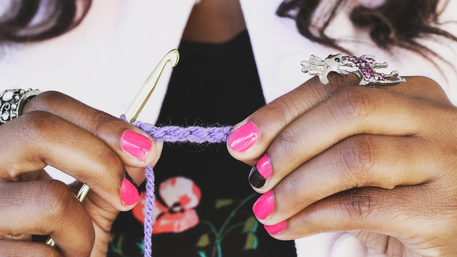 Create a Charming Crochet Bow Scarf: A Step-by-Step Guide for Fashion and Warmth