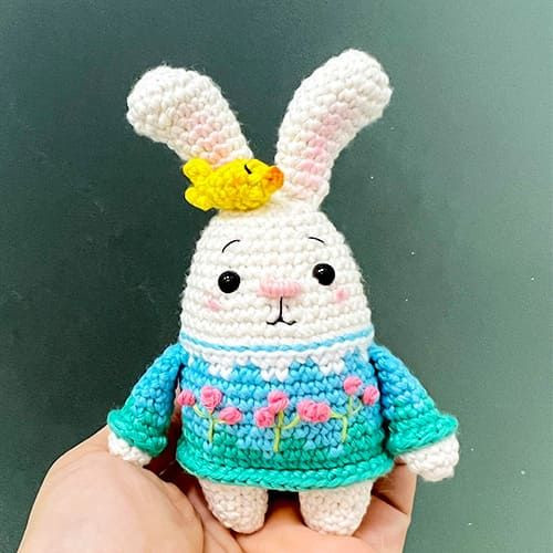 How to Create a Cute Crochet Easter Bunny Amigurumi - A Step-by-Step Guide with Materials and Instructions