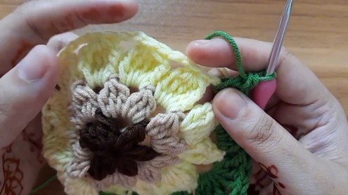 Crochet Sunflower Granny Square