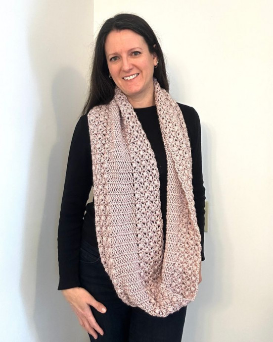 Cozy Crochet Fireside Infinity Scarf: A Stylish and Warm Accessory for Chilly Days Cozy Crochet Fireside Infinity Scarf: A Stylish and Warm Accessory for Chilly Days