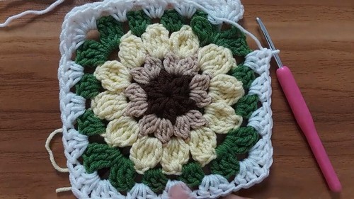Crochet Sunflower Granny Square