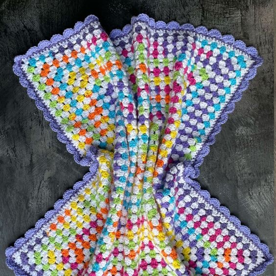Create a Cozy Crochet Granny Square Blanket: A Step-by-Step Guide with Materials and Patterns