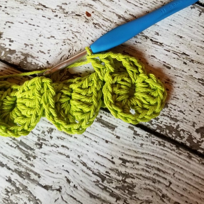 Create Your Own Stylish Crochet Pineapple Top: A Complete Guide to Materials and Patterns