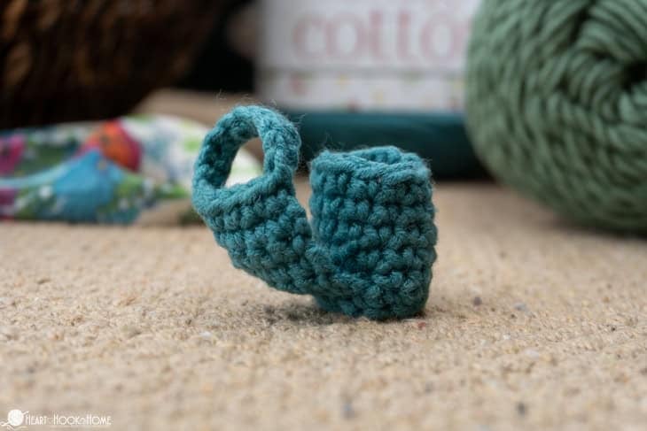 Create Stunning Crochet Finger Cuffs: A Bohemian Accessory for Fashion Lovers