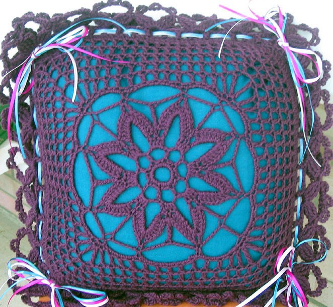 Elegant Crochet Flower Filet Pillow Cover: A Step-by-Step Guide to Creating a Charming Home Decor Piece