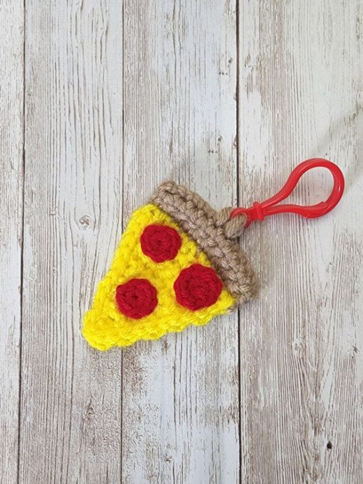 Create Your Own Crochet Pizza Slice Keychain: A Fun and Quirky Accessory Tutorial