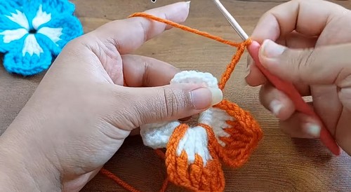 How to Create a Beautiful Crochet Flower with White and Orange Petals &ndash; Step-by-Step Guide