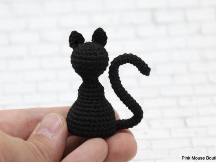 Crochet Black Halloween Cat (Free Pattern)